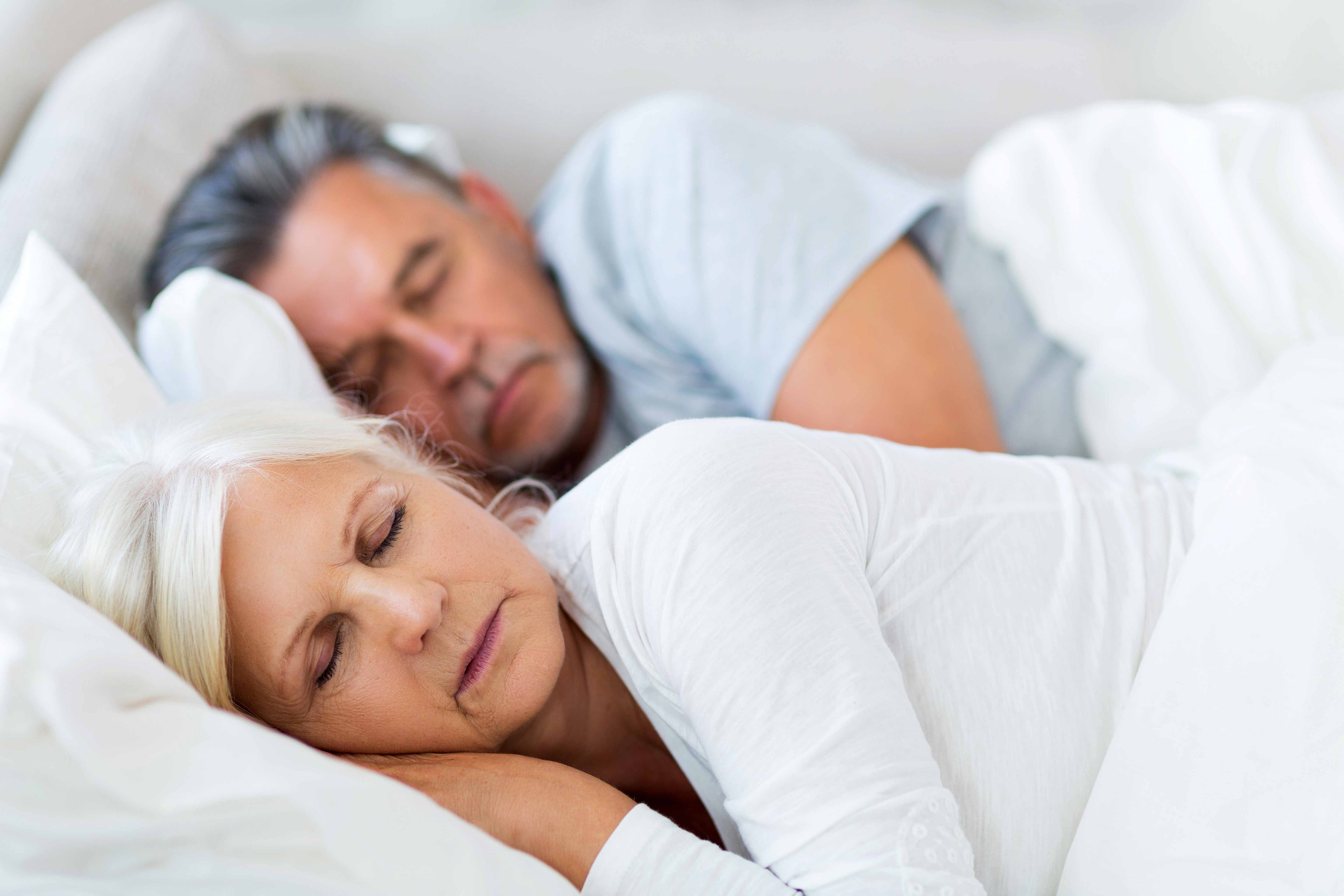 Como é o sono do idoso e 9 dicas práticas para dormir melhor